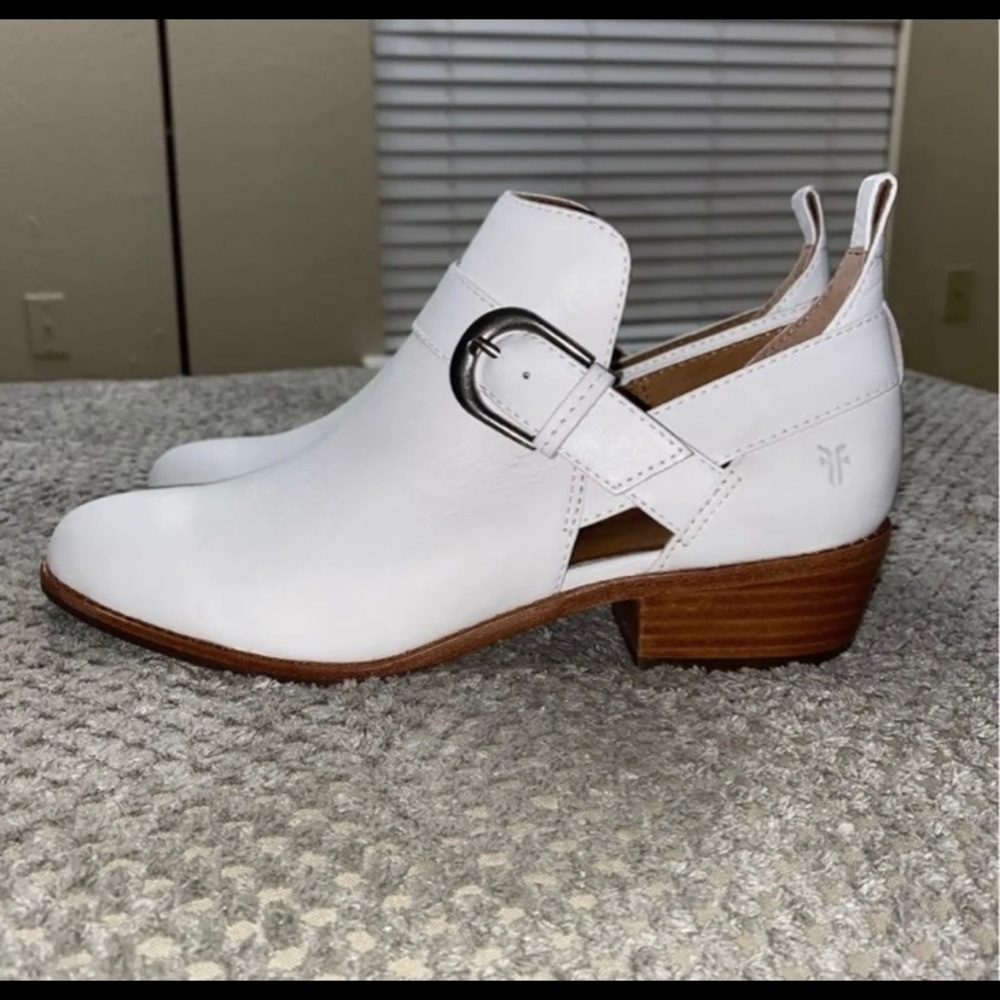 FRYE CUTOUT LEATHER BOOTIES